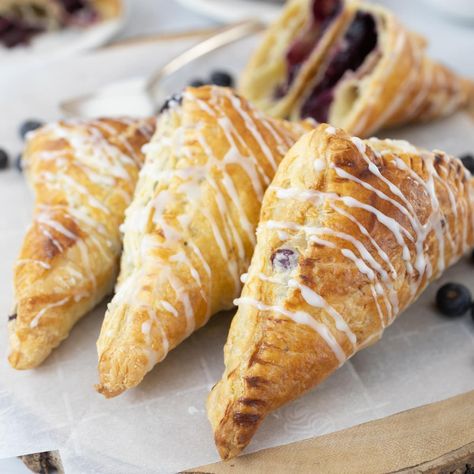 Blueberry Turnovers, Cherry Turnovers, Puff Pastry Recipes Dessert, Blueberry Filling, Pastries Recipes Dessert, Pepperidge Farm Puff Pastry, Turnover Recipes, Apple Hand Pies, Vanilla Glaze