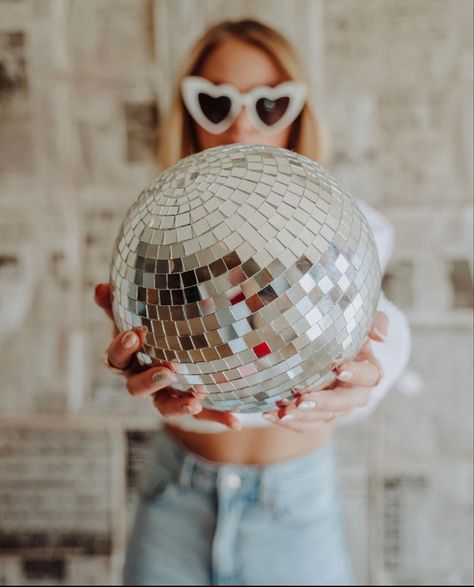 Disco Ball Photoshoot, Disco Photoshoot, 70s Photoshoot, New Year Photoshoot, Cowgirl Photoshoot, Newspaper Wall, Indoor Photoshoot, Desert Photoshoot, Studio Photoshoot Ideas