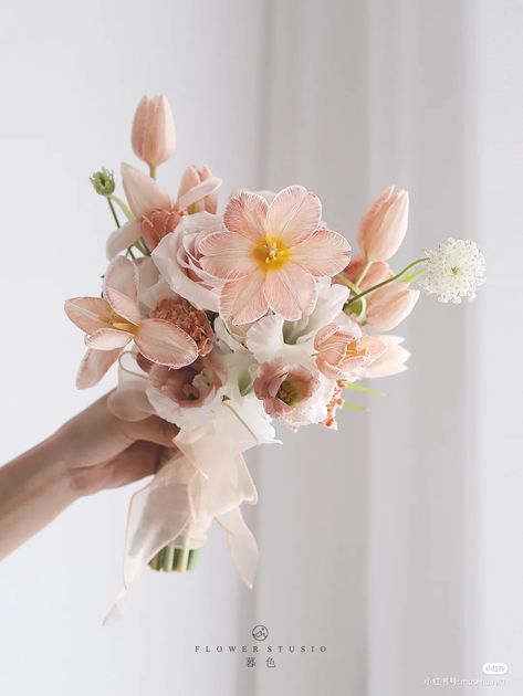 Pastel Pink Bridal Bouquet, Special Flowers Bouquet, Unique Floral Bouquets, Dainty Bridal Bouquet, Tiny Bouquet Of Flowers, Wedding Flowers Hand, Korean Bridal Bouquet, Tulip Wedding Decor, Bride Flower Bouquet Simple