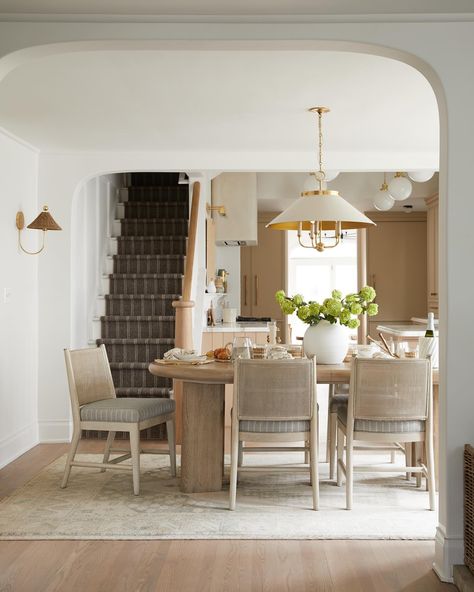 Get ready for it, the Welcome Home Collection is just around the corner! 🌷 Don’t miss out— click the reminder button to get notified about the launch. #katemarkerhome #kmidesignstyle Photo by @kevinpenczak New England Dining Room, French Cottage Dining Room, Traditional Breakfast Nook, Coastal Dinning Room, Breakfast Nook Lighting, Casual Dining Room, Neutral Dining Room, Kate Marker Interiors, Shade Design