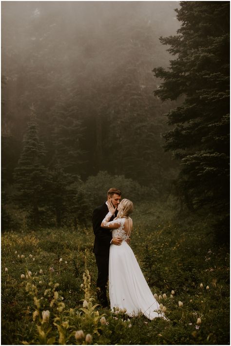 Tipsoo Lake, Forest Theme Wedding, Wedding Portrait Poses, Utah Mountains, Fall October, Woodsy Wedding, Rainy Wedding, Mt Rainier, Wedding Session