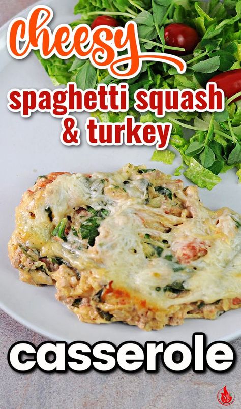 a serving of casserole on a plate with a green salad. Casserole With Ground Turkey, Ground Turkey And Spinach, Dinner Ideas Low Carb, Ground Turkey Spaghetti, Ground Turkey Casserole, Cheesy Spaghetti Squash, Ground Turkey Recipe, Turkey Spaghetti, Spaghetti Squash Casserole