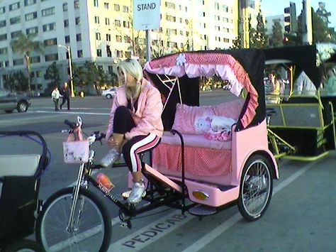 Hello Kitty pedicab Morgana Le Fay, Hello Kitty Room Decor, Bicycle Chic, Hello Kitty Car, Hello Kitty Tattoos, Hello Kitty Rooms, Bike Camping, Hello Kitty Birthday, Edgy Wallpaper