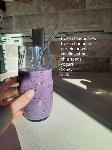 Fruit Smoothie Recipes Healthy, Blueberry Smoothie, Smoothie Recipes Healthy Breakfast, Smoothie Drink Recipes, Healthy Drinks Smoothies, Blueberries Smoothie, Healthy Food Dishes, Healthy Food Motivation, Healthy Lifestyle Food