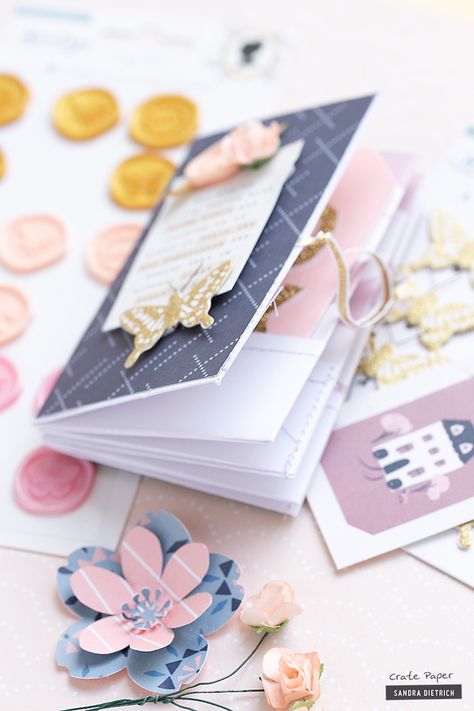 Mini Booklet Ideas, Diy Mini Booklet, Diy Booklet Design Ideas, Diy Booklet Ideas, Booklet Design Ideas, Diy Booklet, Booklet Ideas, Smash Book Pages, Paper Bag Album