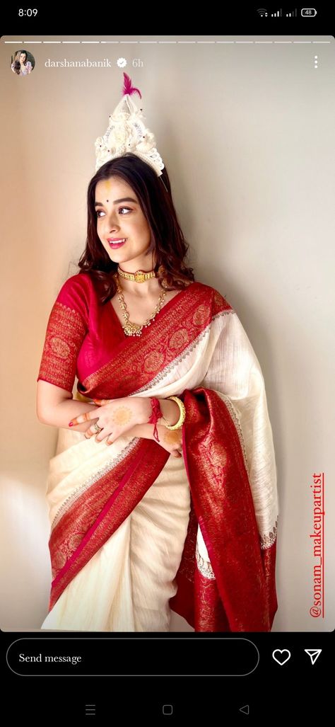 Bengali Bride Ashirbad Look, White And Red Bridal Saree, Bengali Bride Jewelry Gold, Modern Bengali Bride Reception Look, Bengali Engagement Look, Bengali Bride Reception Look Saree, Bengali Blouse Designs, Red Saree Bridal Look, Bengali Bride Saree