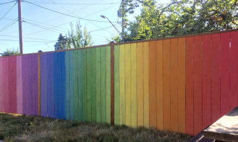 Rainbow ombré fence Rainbow Fence Backyards, Ombre House Exterior, Colourful Fence, Rainbow Fence, Udl Classroom, School Fence, Fence Painting Ideas, Rainbow Furniture, Backyard Privacy Screen