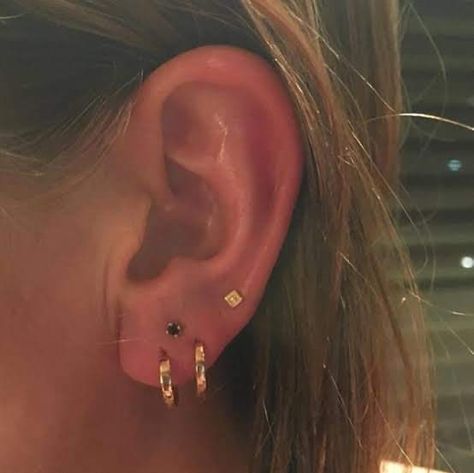 Body Electric Tattoo, Ušný Piercing, Constellation Piercings, Ear Peircings, Constellation Jewelry, Cool Ear Piercings, Pretty Ear Piercings, Piercing Cartilage, Cute Ear Piercings