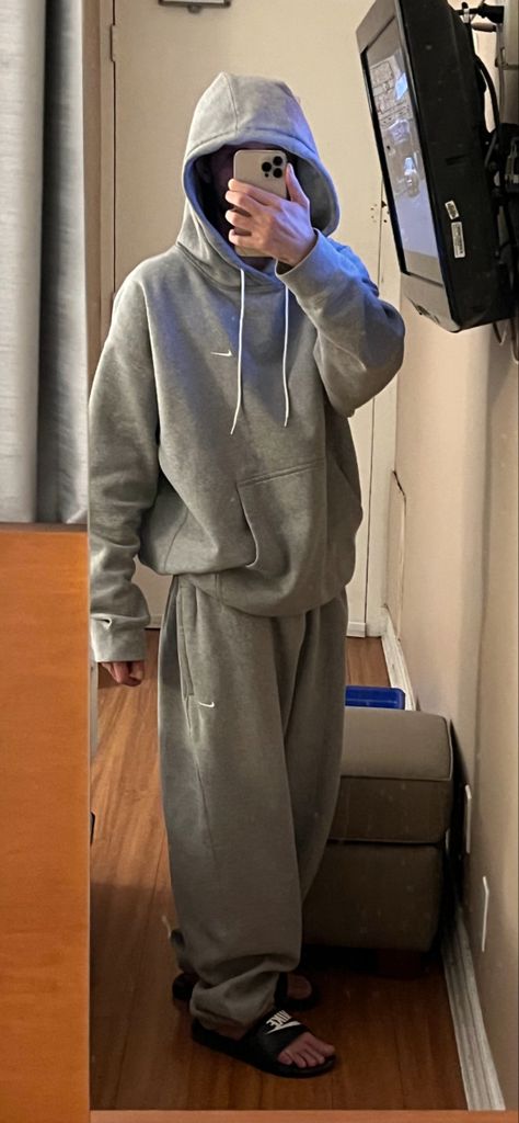 Nike Sweats And Hoodie Outfit, Sweat Pants Hoodie Outfit, Skater Sweatpants Outfit, Hoodie And Sweatpants Aesthetic, Baggy Sweatpants And Hoodie Outfit, Nike Hoodie And Sweatpants Outfit, Street Wear Tracksuit, Men’s Lazy Outfits, Baggy Nike Sweatpants Outfit