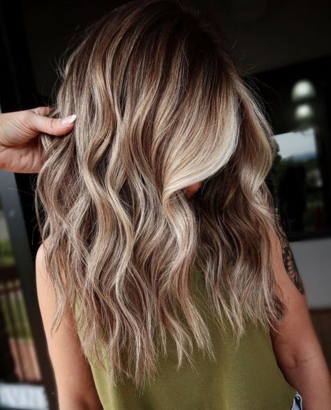 Dirty Blonde Hair Ideas, Hairstyle 2022, Fall Haircut, Natural Dark Blonde, Hairstyle Girl, Fall Blonde Hair, Blonde Hair Ideas, Dark Blonde Hair Color, Blonde Hair With Bangs