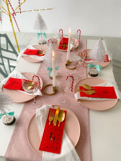 Pastel Christmas Table, Artsy Christmas, Fall Branches, Christmas Table Decor Ideas, Sparkly Candles, Christmas Dinner Table Settings, Christmas Table Decor, Pastel Christmas, Christmas Dinner Table