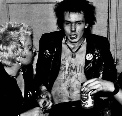 Sid Vicious Nancy, Sid And Nancy, Johnny Rotten, 80s Punk, Punk Culture, Sid Vicious, Punk Poster, Mazzy Star, Punk Scene