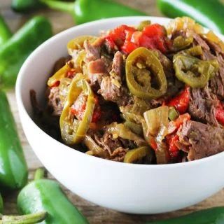 Slow Cooker Jalapeno Beef Beef With Peppers And Onions, Crockpot Recipes Mexican, Slow Cooker Chili Easy, Slow Cooker Recipes Beef, Jalapeno Recipes, Slow Cooker Chili, Crockpot Beef, Shredded Beef, Awesome Recipes