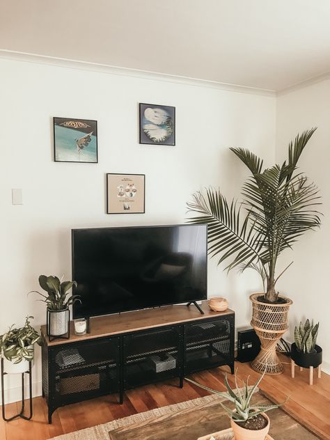 Minimal boho jungle tv stand wicker rattan house plants Jungle Living Room, Tv Place, Rattan House, Boho Tv, Tv Dresser, Living Room Design Boho, Boho Decorations, Rental Home Decor, Condo Living Room