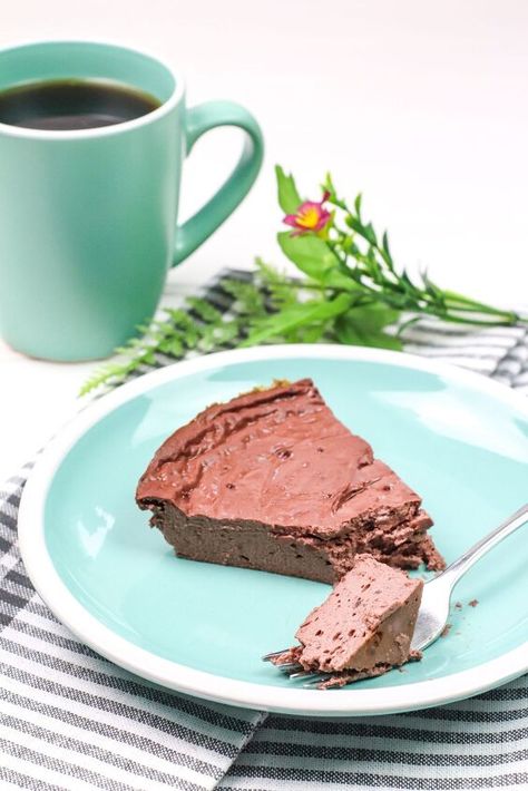 This Weight Watchers Chocolate Cheesecake is an indulgent treat that you can feel good about eating. Made with rich, dark chocolate and a creamy cheesecake filling, this dessert is sure to satisfy your sweet tooth. This is a guilt-free way to enjoy a delicious chocolate treat. Serve it up for a special occasion or enjoy it as an everyday indulgence. Either way, you’ll be glad you tried Weight Watchers Chocolate Cheesecake!  Instagram is one of my favorite places to be. Join us as we… 0 Point Weight Watchers Recipes, Low Calorie Cheesecake, Weight Watchers Cheesecake, Healthy Pumpkin Cheesecake, Plats Weight Watchers, Pudding Flavors, Banana Pudding Cheesecake, Healthy Cheesecake, Cheesecake Toppings