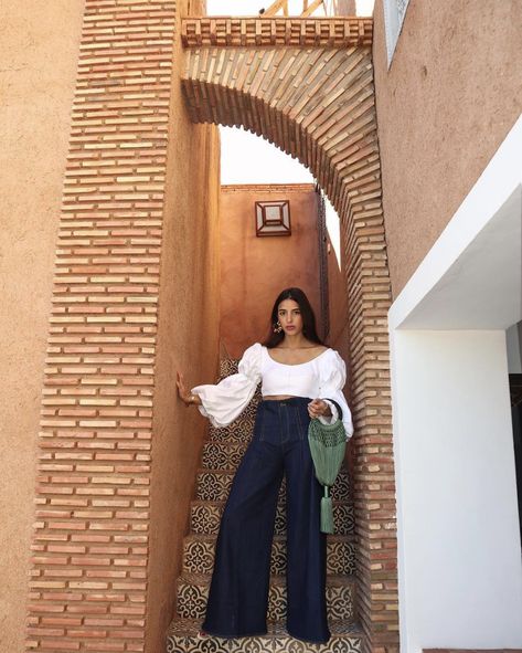 The Denim Trend That'll Literally Go With Everything Morocco Clothing, Dark Washed Jeans Outfit, Morocco Travel Outfit, Moroccan Outfit, Marrakech Style, Morocco Fashion, Morocco Style, Runway Trends, Denim Trends