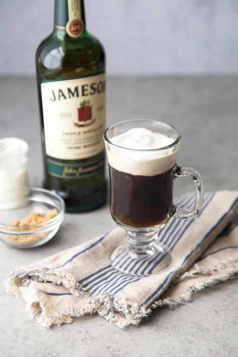 Classic Irish Coffee - The Little Epicurean Irish Coffee Photography, Ginger Ale Cocktail, Irish Cocktails, Publix Aprons Recipes, Irish Coffee Recipe, Clear Coffee Mugs, Cooking Friends, Famous Drinks, Brazilian Coffee