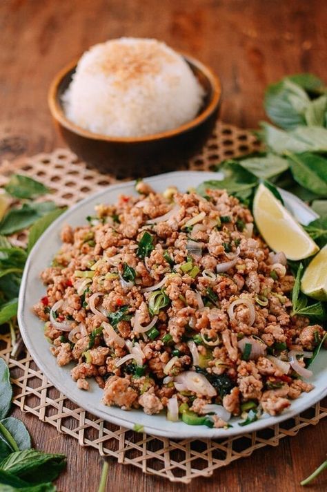 Pork Larb, Larb Recipe, Laos Food, Cibo Asiatico, Meat Salad, National Dish, Asian Inspired Recipes, Easy Pork, Woks