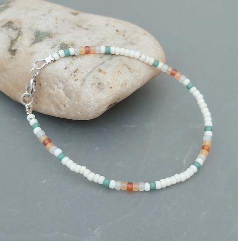 Need Bracelet Ideas, Beach Seed Bead Bracelets, Beachy Bracelets Beads, Sea Beads Bracelet Ideas, Beaded Bracelets Glass Beads, Beach Beads Bracelets, Seed Bead Jewelry Diy Bracelets, Surf Jewelry Bracelet, Cute Beachy Bracelets