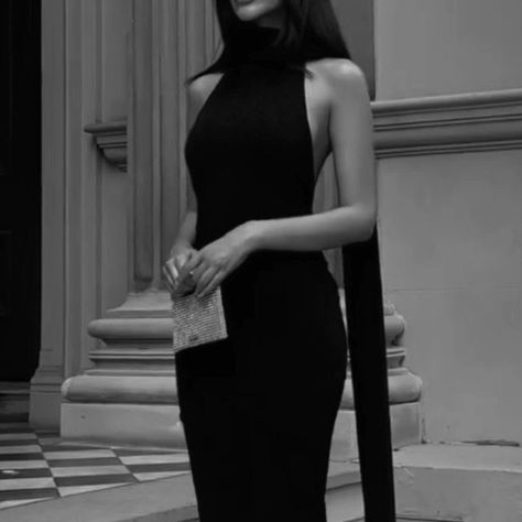 Night Luxe, Black Wardrobe, Dark Feminine Aesthetic, Dream Wedding Ideas Dresses, Princess Outfits, Aesthetic Women, Bts Aesthetic Pictures, Feminine Aesthetic, Old Money Aesthetic