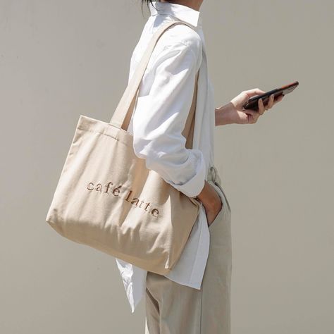 Canvas Bag Design, Cream Aesthetic, Easy Style, Bags Aesthetic, Beige Aesthetic, Eco Bag, Ethereal Beauty, 로고 디자인, White Aesthetic