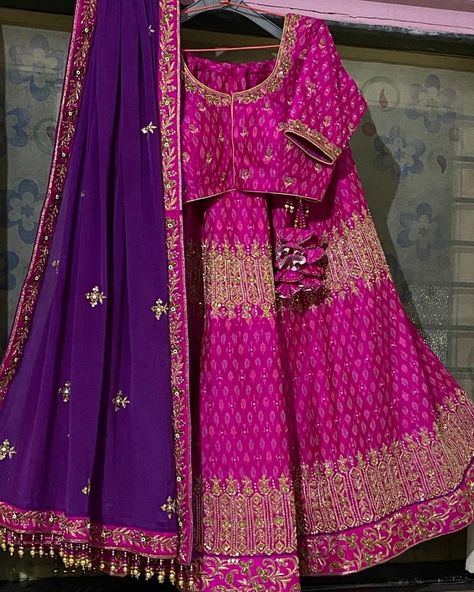 This is a pink lehenga with a purple dupatta to contrast it. Both have gold handwork designs. This vibrant coloured lehenga is perfect for an evening event/wedding/sangeet. Magenta Lehenga Color Combos, Contrast With Pink Colour Suit, Contrast Colour For Pink, Lehenga Colour Combination, Colour Combinations Lehenga, Dupatta Designs Ideas Color Combinations, Pink Lehenga Color Combos, Lehnga Designs Color Combinations, Combination With Purple Lehnga