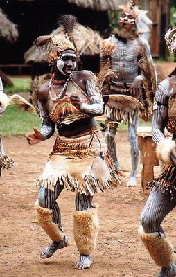 Kikuyu tribe, Kenya, Africa // click image for article and more terrific photos by Juwarra Africa Tribes, Kenyan Wedding, Africa People, African Dance, People Dancing, Traditional Dance, African People, Out Of Africa, Art Africain