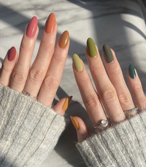 Minimalist Nails Colorful, Fall Nails 2023 Multi Color, Alternate Color Nails, Tri Colored Nails, Simple Nail Color Combos, Fall Rainbow Nail Colors, Autumn Multicolor Nails, Different Colour Nails On Each Finger, Dual Tone Nails