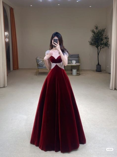 Shimmer Wedding Dress, Dress Creator, Hot Pink Prom Dress, Epic Clothing, Good Dress, Clothing Pattern Design, Velvet Dress Designs, Girls Dress Outfits, Gowns Dresses Elegant