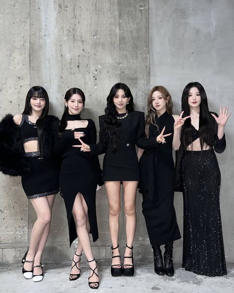 https://twitter.com/G_I_DLE/status/1729855430954721576/photo/2 Mama Photo, Mama Awards, Group Photos, I Love Girls, Kpop Outfits, Stage Outfits, G I Dle, Kpop Girl Groups, K Pop Music