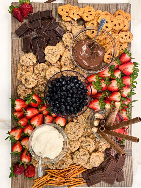 homemade cookies, strawberries, blueberries, Nutella, chocolate, and pretzels! Chocolate Strawberry Charcuterie Board, Chocolate And Berries Charcuterie Board, Nutella Board Ideas, Pretzel Charcuterie Board Ideas, Strawberry Charcuterie Board, Nutella Board, Cookie Charcuterie Board, Chocolate And Pretzels, Dessert Charcuterie Board