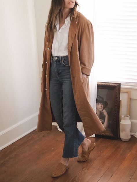 Autumn Shirt Outfit, Button Down Shirt Outfit, Button Down Outfit, Camel Coat Outfit, Pijamas Women, Trench Coat Outfit, Cold Weather Fashion, Brown Coat, Coat Outfits