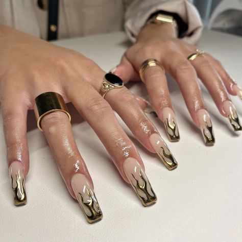 #almondnails #metallicnailart #metallicnails #metallicnaildesign #metallicalmondnails #chromenails #chromenailart #chromefrenchnails Flame Nails, Nails Gold, Types Of Nails, Gold Nails, Nail Inspo, Gold Metal, Nail Designs, Square, Nails