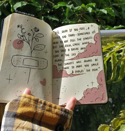 Cute Romantic Art Ideas, Mini Art Book Ideas, What To Do In Small Diary, Some Ideas For Diary, Cool Journal Ideas Creative, Romantic Journal Pages, Cute Drawing For Diary, Cute Drawings For Journal, Cute Dairy Ideas