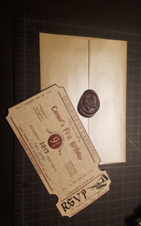 Hogwarts Ticket, Hogwarts Envelope, Hogwarts Seal, Hogwarts Express Ticket, Design Undangan, Gold Envelope, Themed First Birthday, Harry Potter Birthday Party, Gold Envelopes