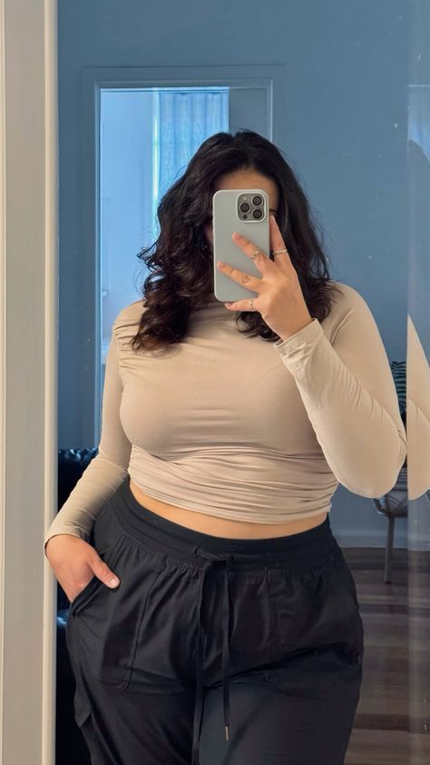 Gorditas Aesthetic, Chubby Fashion Outfits, Color Corrector Makeup, Chubby Aesthetic Outfit, Plus Size Athleisure Outfits, Chubby Outfit Ideas, Plus Size Aesthetic Outfits, Chubby Girl Outfits, Corrector Makeup