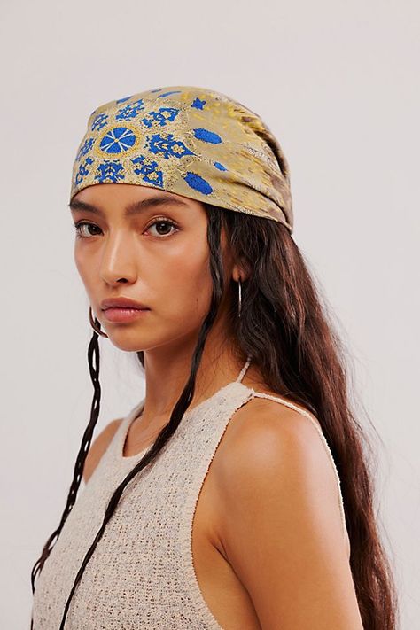 Boho Bandana Outfit, Camp Counselor Hair, Bandana On Hair, Rave Head Scarf, Bandana Braid Hairstyles, Crochet Bandana Outfit, Bandana With Braids, How To Style A Bandana, Hair Bandana Styles