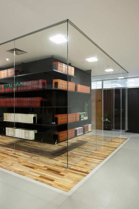 BPGM Law Office / FGMF Arquitetos Law Office Design, Armani Casa, Armani Hotel, Glass Walls, Law Office, Design Hotel, Library Design, Office Interior Design, Commercial Design