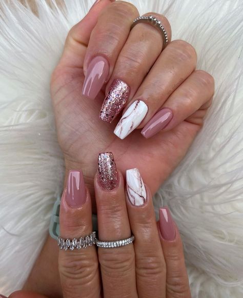 Deer Nails, November Nail Designs, Nails November, End Of Fall, Pink Tip Nails, Fashion Outfits Dresses, Gold Acrylic Nails, Wide Nails, November Nails