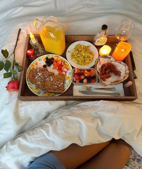 Breakfast For Two Romantic Mornings, Breakfast In Bed Ideas For Boyfriend, Romantic Breakfast In Bed, Anniversary Breakfast, Birthday Breakfast For Husband, Cute Breakfast Ideas, Breakfast Date, Romantic Breakfast, Brunch Inspiration