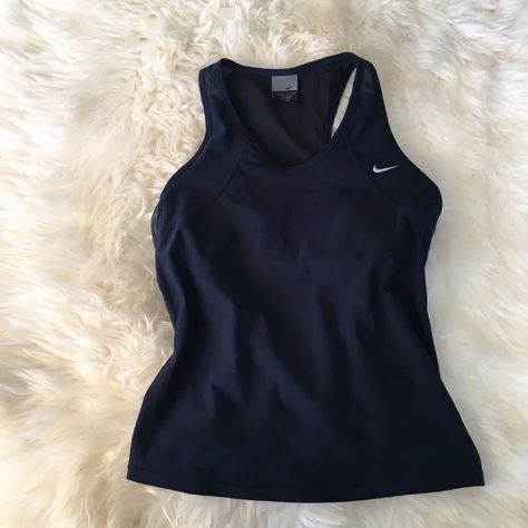 New Without Tags Black Nike Workout Top, Size Medium, Has Beautiful Mesh Design In The Back Sports Tops Women, Athletic Shirts Women, Tennis Tops For Women, Nike Top Outfit, Sporty Tank Top, Nike Clothes Women, Work Out Shirts, Nike Women Outfits, Tank Top Graphic