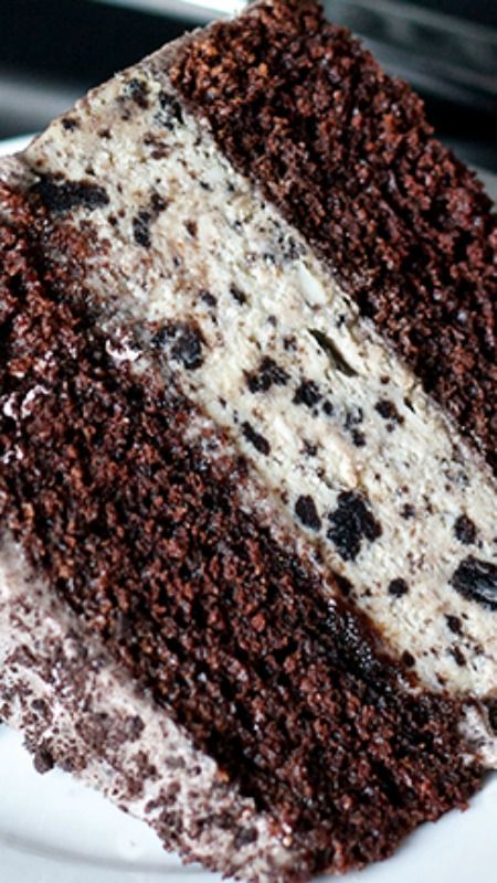 Cheesecake Buttercream, Cheesecake Layer Cake, Bulgarian Desserts, Cheesecake Layer, Cookies And Cream Cheesecake, Future Chef, Layer Cake Recipes, Decadent Chocolate Cake, Cheesecake Cake