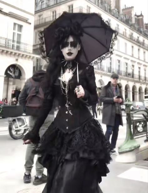 Goth X Metalhead, Women's Gothic Fashion, Chubby Goth, Trad Goth Outfits, Goth Outfit Inspo, Types Of Goth, Traditional Goth, Celestia Ludenberg, Goth Fits