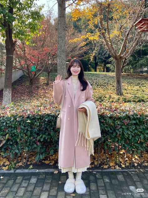 Korean Long Coat Outfit, Korean Winter Dress, Korean Winter Outfits Women, Pink Coat Outfit, Japan Winter Fashion, Long Pink Skirt, Korean Winter Outfits, Japanese Fashion Women, Long Coat Outfit