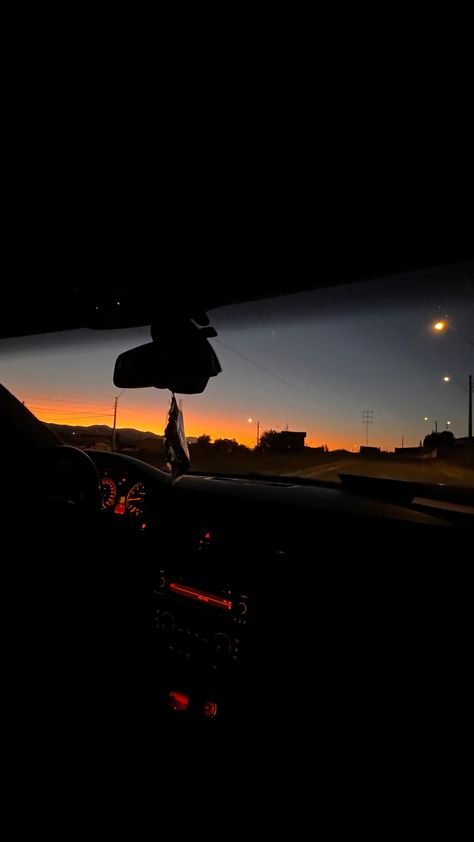 Car Sunset Pictures, 5:00 Am Aesthetic, Driving Sunset, Sky Poetry, Car Sunset, Instagram Design Creative, Cyberpunk Aesthetic, Emotional Photography, Night Scenery