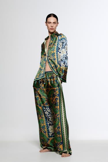 Zara Trends, Moda Kimono, Mode Kimono, Zara Outfit, High Street Fashion, Trendy Fashion Tops, Print Pajamas, Suit Set, High Fashion Street Style