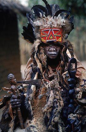 Africa | A witch doctor, or bwanavide, dressed for a healing ceremony in the village of Kikondja in eastern Congo | © Robert Caputo. Healing Ceremony, Afrikaanse Kunst, Adventure Lifestyle, Witch Doctor, Dr Congo, African People, We Are The World, Cultural Diversity, A Witch