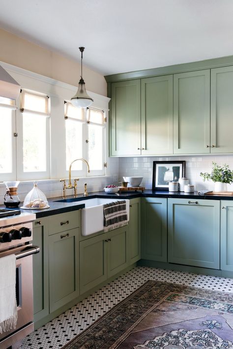 Green Kitchen Cabinet, Room Colours, Dark Countertops, Kitchen Cabinet Ideas, Black Countertops, Green Kitchen Cabinets, Green Cabinets, Cabinet Ideas, Dark Kitchen Cabinets