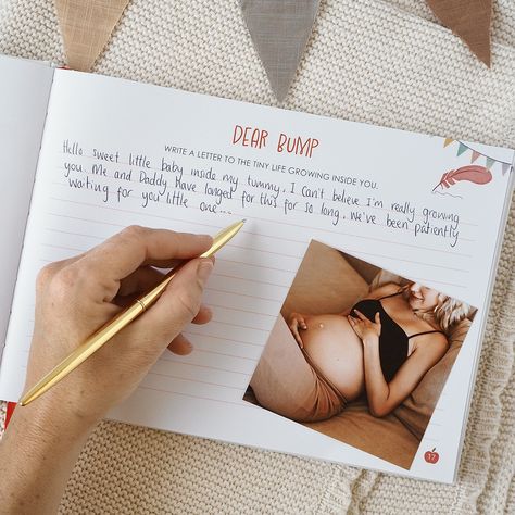 Pregnancy diary Pregnancy Books Journal, Maternity Journal, Pregnancy Scrapbook Ideas, Pregnancy Journal Ideas, Scrapbook Baby Book Ideas, Clubbing Shoes, Baby Journal Book, Calendar Scrapbook, Memory Book Gift