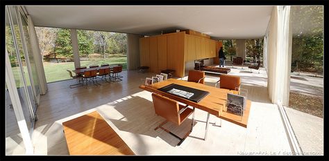 Farnsworth Hosue Interior. Mies van der Rohe. Plano, Illinois. 1951 Bauhaus Interior Design, Bauhaus Interior, Modernist Interior, Farnsworth House, Design Blogs, Mid Century Modern Interiors, Bauhaus Design, Architectural Styles, Van Der Rohe